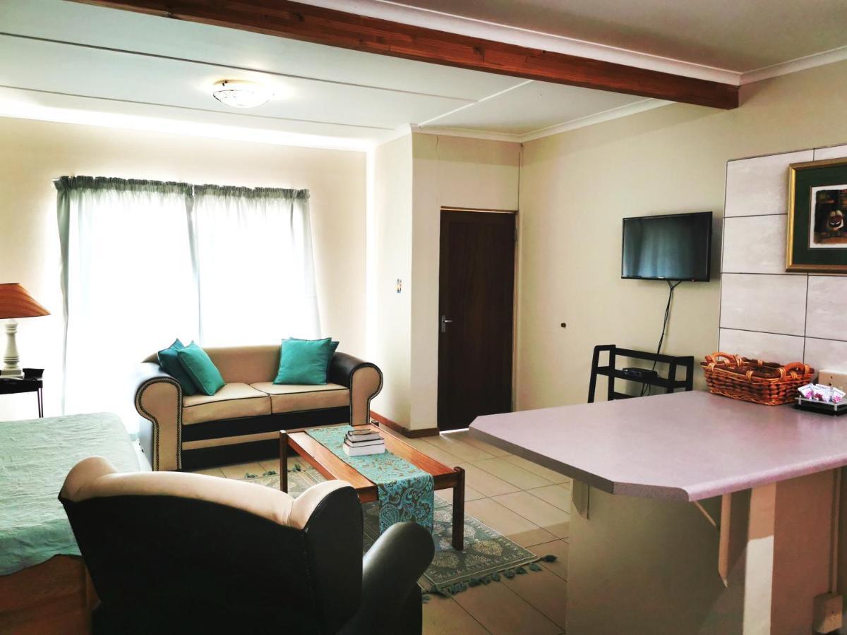 Appartamento East Gate Rest Camp Buitepos Esterno foto