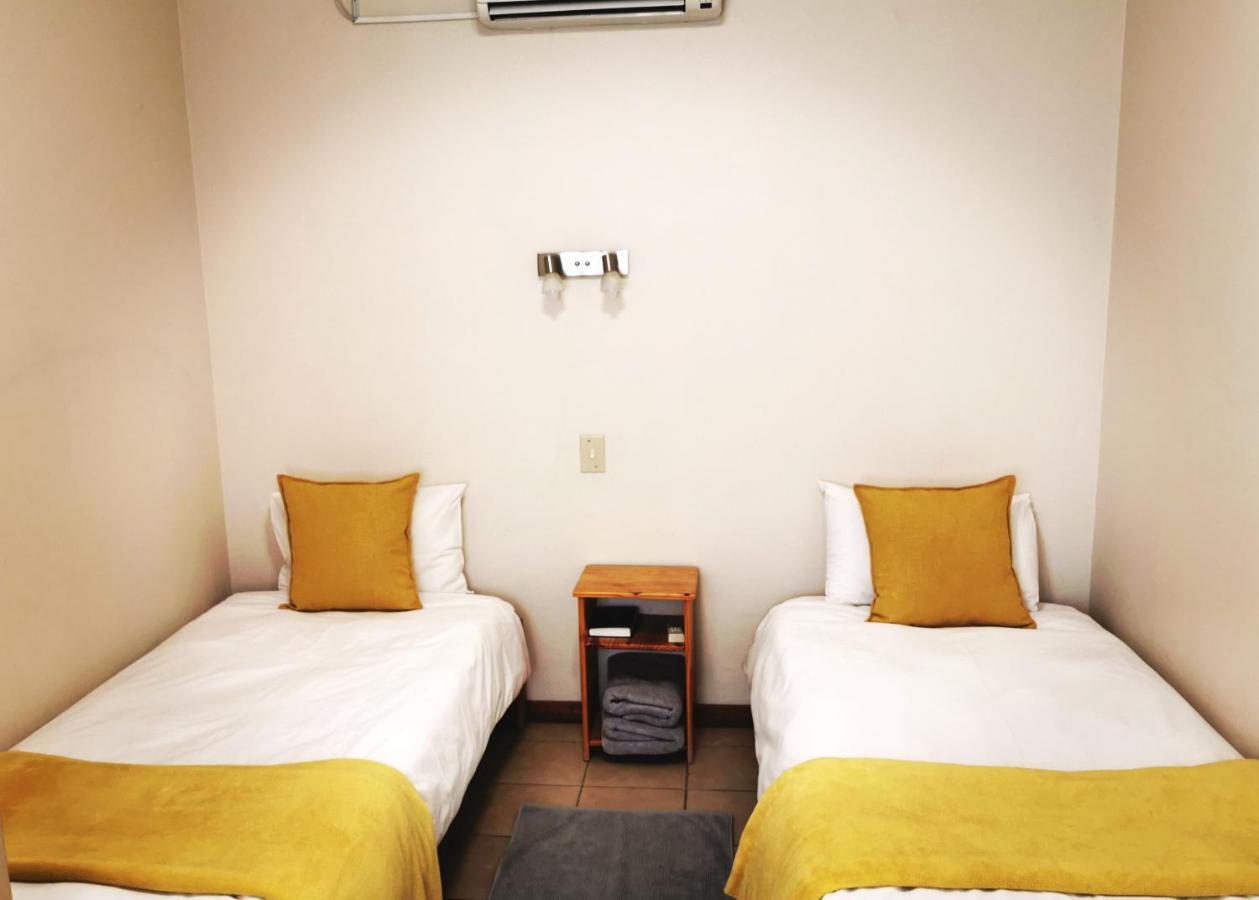Appartamento East Gate Rest Camp Buitepos Esterno foto