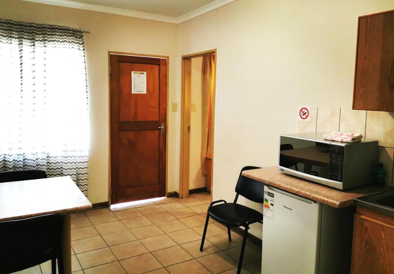 Appartamento East Gate Rest Camp Buitepos Esterno foto